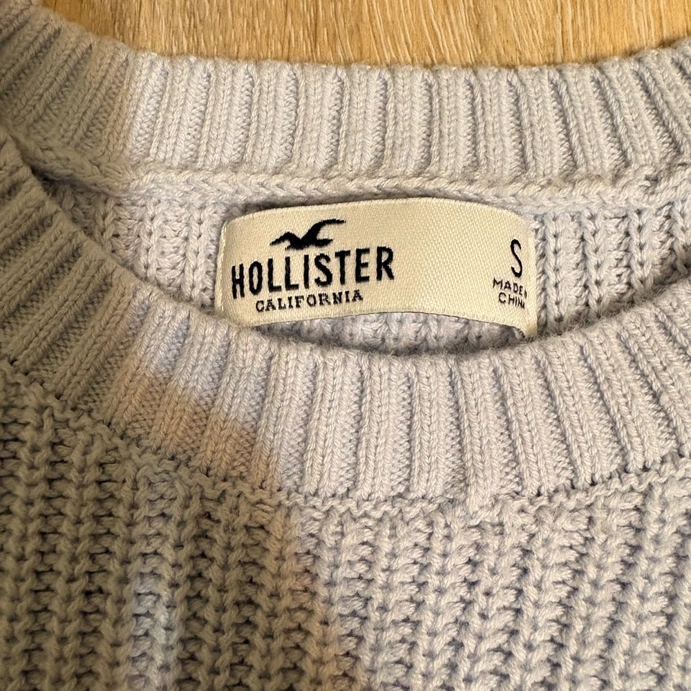 Hollister Women’s s Light Blue Crewneck Sweater (OFFERS WELCOME)